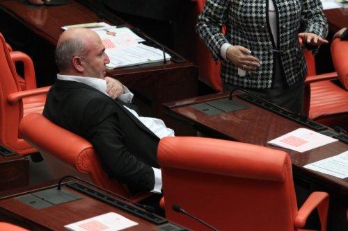 Meclis'te yumruk yumruğa kavga