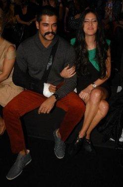 Burak Özçivit ve Ceylan Çapa defilede