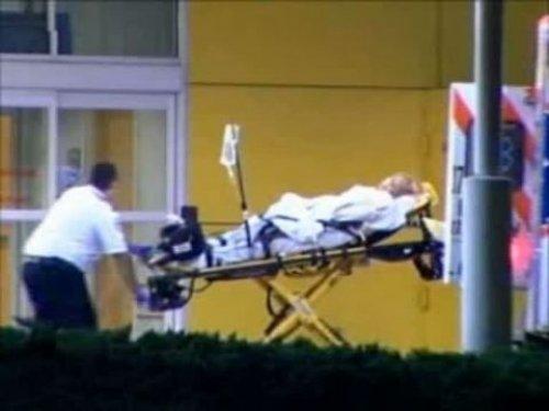 Whitney Houston'un otelden çıkarılışı	