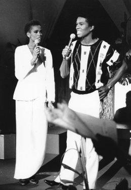 Whitney Houston yaşamını yitirdi - Resim 12