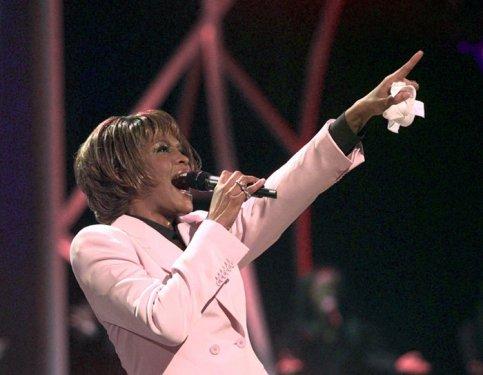 Whitney Houston yaşamını yitirdi - Resim 9
