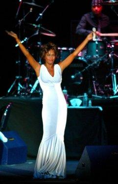 Whitney Houston yaşamını yitirdi - Resim 8