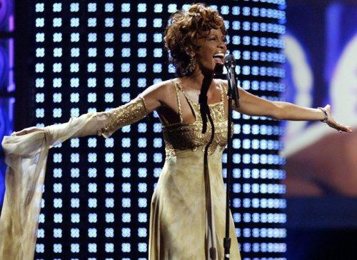 Whitney Houston yaşamını yitirdi - Resim 1