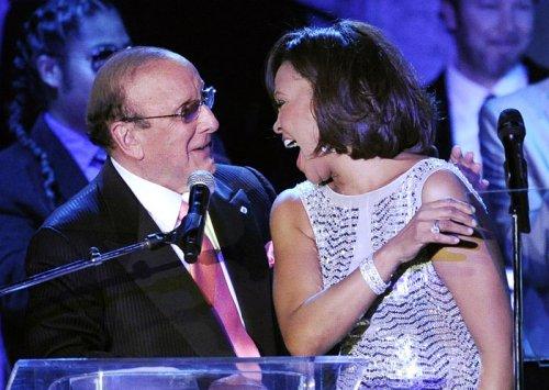 Whitney Houston yaşamını yitirdi - Resim 26