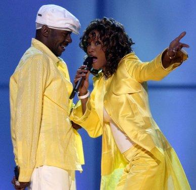 Whitney Houston yaşamını yitirdi - Resim 29