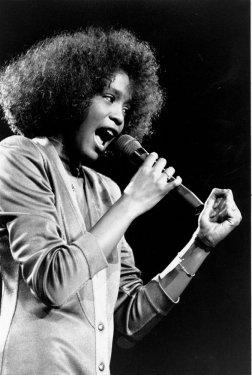 Whitney Houston yaşamını yitirdi - Resim 5