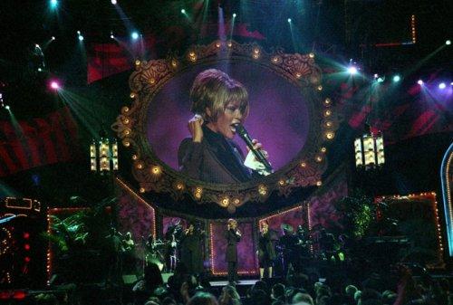 Whitney Houston yaşamını yitirdi - Resim 27