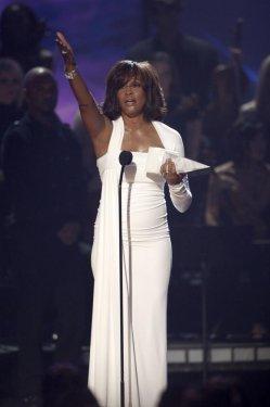 Whitney Houston yaşamını yitirdi - Resim 31