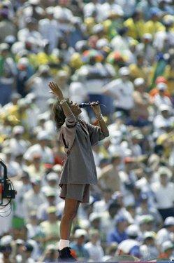 Whitney Houston yaşamını yitirdi - Resim 23