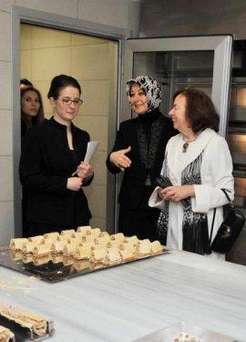 Hayrünnisa Hanım konuğuyla Köşk'ün mutfağına girdi