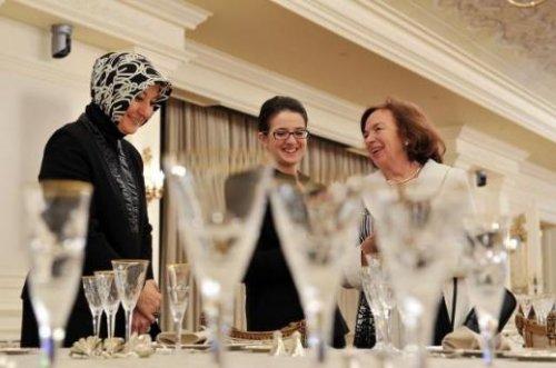 Hayrünnisa Hanım konuğuyla Köşk'ün mutfağına girdi