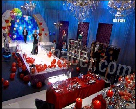 Özge ve Ivana'nın çok konuşulacak dekolteleri