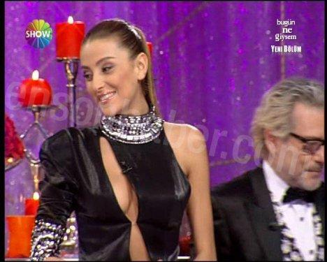 Özge ve Ivana'nın çok konuşulacak dekolteleri