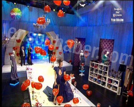 Özge ve Ivana'nın çok konuşulacak dekolteleri