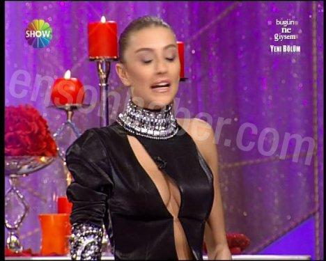 Özge ve Ivana'nın çok konuşulacak dekolteleri