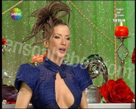 Özge ve Ivana'nın çok konuşulacak dekolteleri