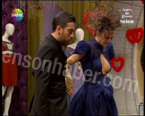 Özge ve Ivana'nın çok konuşulacak dekolteleri