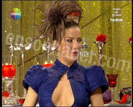 Özge ve Ivana'nın çok konuşulacak dekolteleri