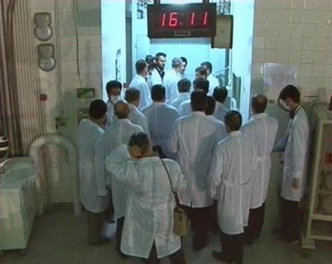 Ahmedinejad'tan gövde gösterisi