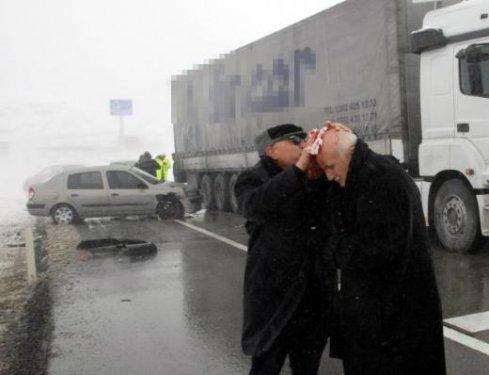 AK Parti Milletvekillerinin aracı kaza yaptı