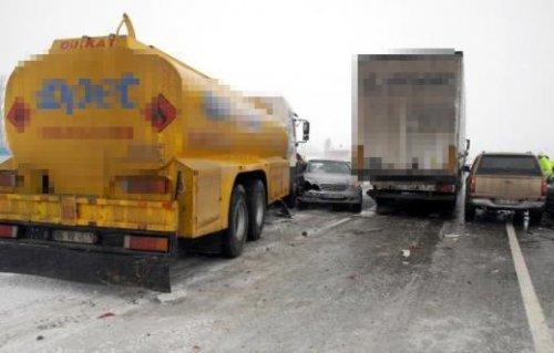 AK Parti Milletvekillerinin aracı kaza yaptı