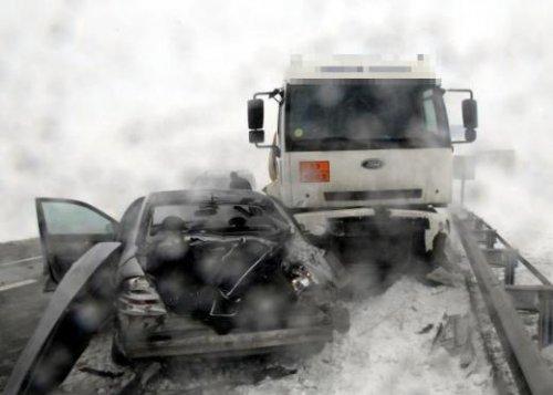 AK Parti Milletvekillerinin aracı kaza yaptı