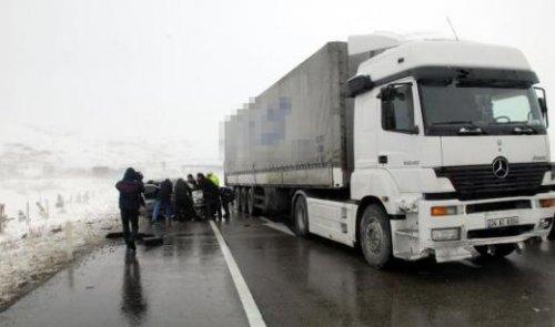 AK Parti Milletvekillerinin aracı kaza yaptı