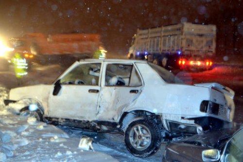 Erzurum'da zincirleme kaza: 60 araç birbirine girdi - Resim 7
