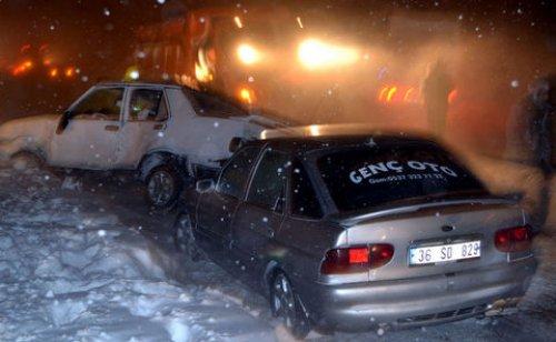 Erzurum'da zincirleme kaza: 60 araç birbirine girdi - Resim 4