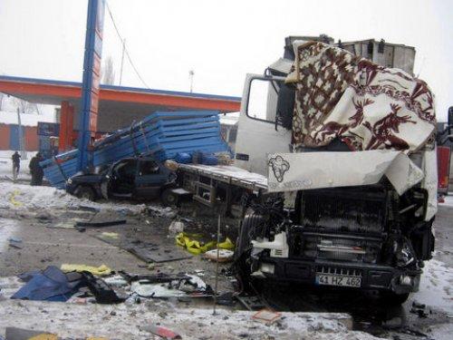 Erzurum'da zincirleme kaza: 60 araç birbirine girdi - Resim 2
