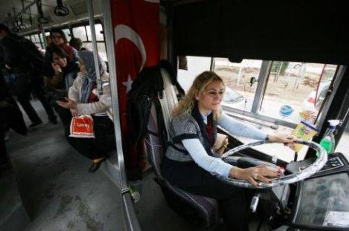 Adana'da otobüsleri kadınlar kullanıyor - Resim 8