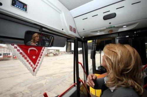 Adana'da otobüsleri kadınlar kullanıyor - Resim 12