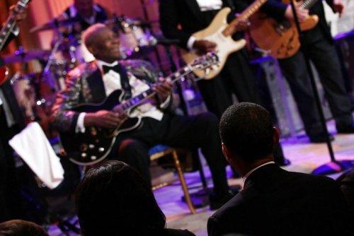 Obama dans edip şarkı söyledi - Resim 6