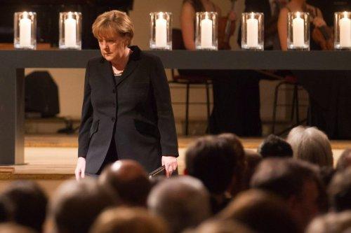 Merkel cinayetler için özür diledi - Resim 11