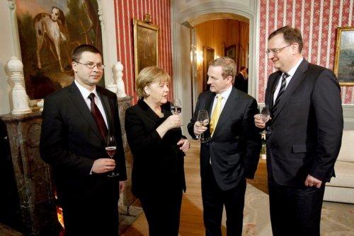 Merkel cinayetler için özür diledi - Resim 20