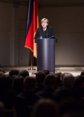 Merkel cinayetler için özür diledi - Resim 10