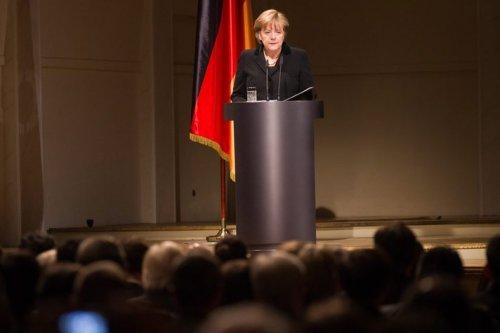 Merkel cinayetler için özür diledi - Resim 9