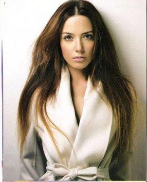 Deniz Uğur saçlarını kazıttı