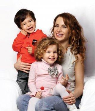 Deniz Uğur saçlarını kazıttı