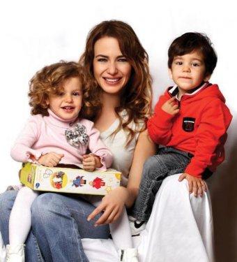 Deniz Uğur saçlarını kazıttı