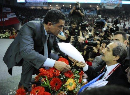 İsa Gök Kurultay salonuna girerken yuhalandı