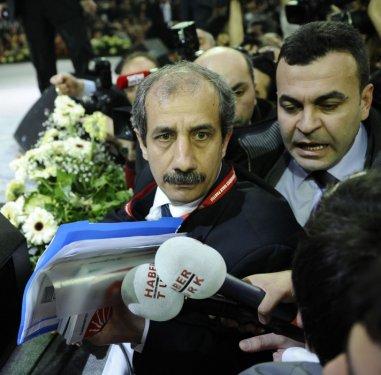 İsa Gök Kurultay salonuna girerken yuhalandı