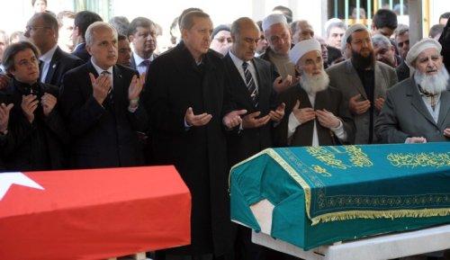 Erdoğan İsmail Bayramoğlu'nun cenaze törenine katıldı - Resim 1