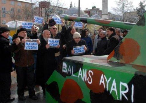 28 Şubat'ı tanklarla protesto ettiler - Resim 4
