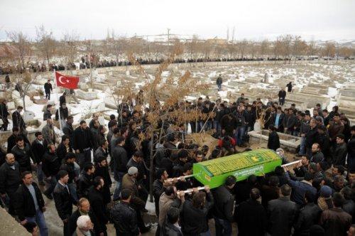 Şevket Çavdar toprağa verildi - Resim 6