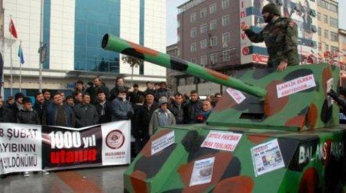 28 Şubat'ı tanklarla protesto ettiler - Resim 3