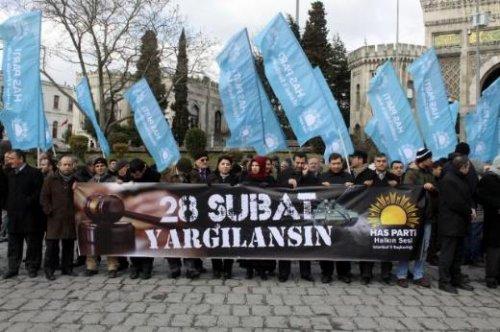 28 Şubat'ı tanklarla protesto ettiler - Resim 7