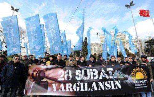 28 Şubat'ı tanklarla protesto ettiler - Resim 5