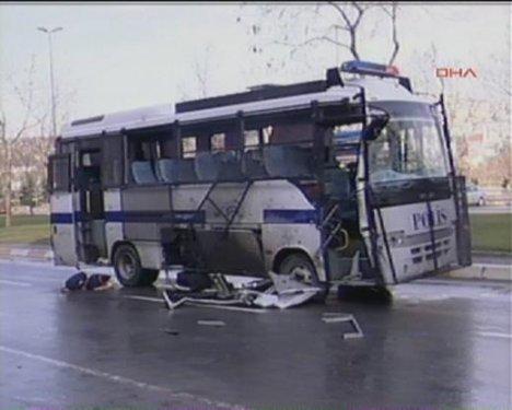 İstanbul'da patlama olay yerinden ilk görüntüler