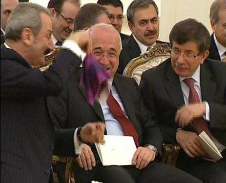 Cemil Çiçek gülme krizine girdi  - Resim 2